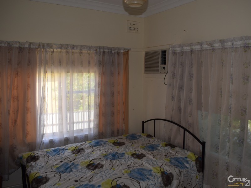 12 Waratah Street, Parkes NSW 2870