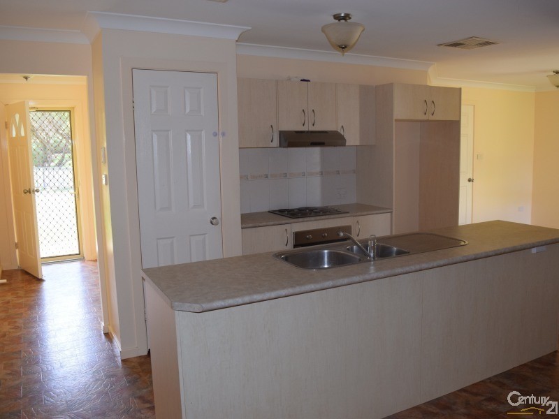 9 Guillan Place, Parkes NSW 2870