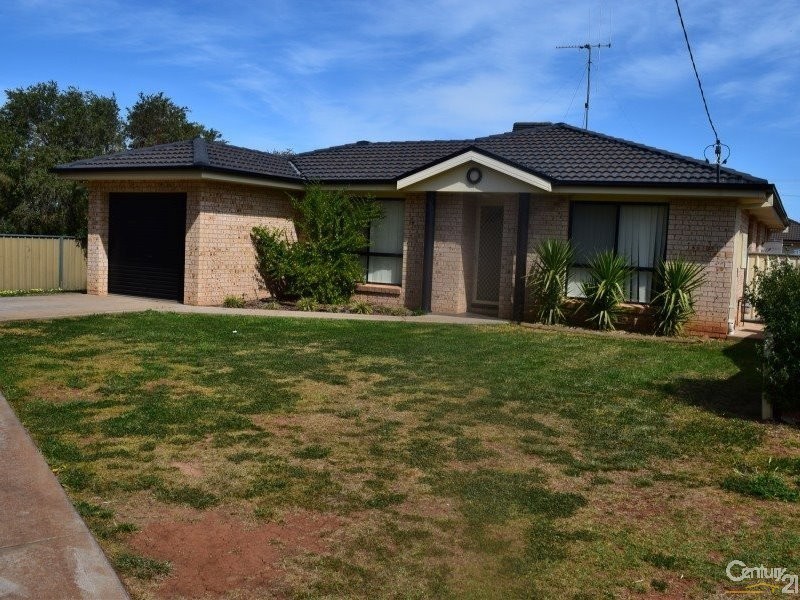 9 Guillan Place, Parkes NSW 2870