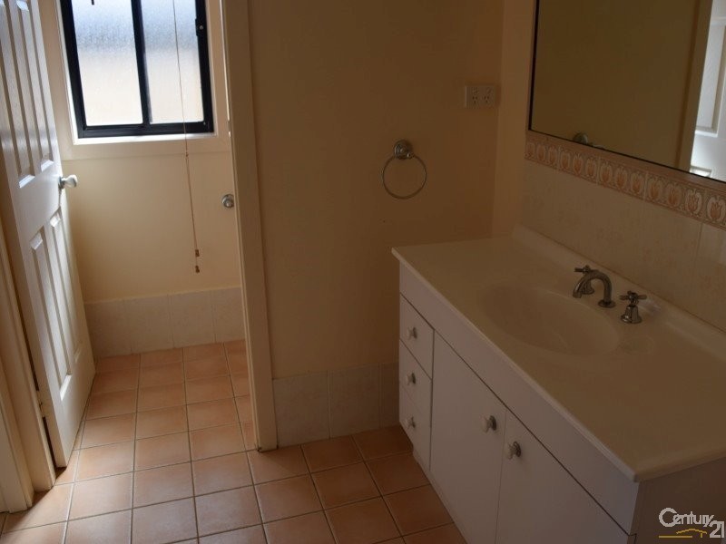 9 Guillan Place, Parkes NSW 2870