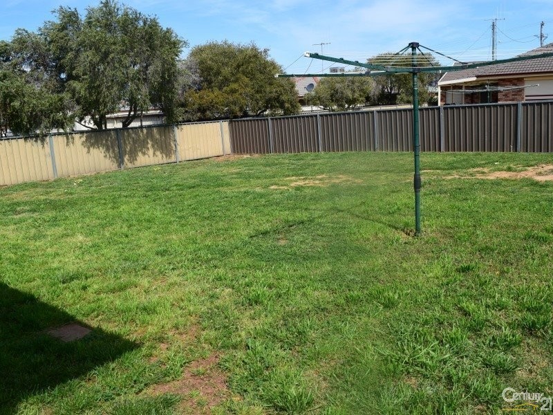 9 Guillan Place, Parkes NSW 2870