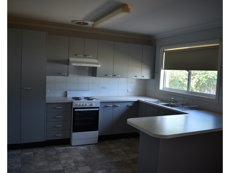 25 Flinders Street, Parkes NSW 2870