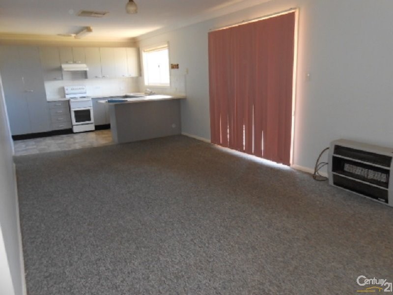 25 Flinders Street, Parkes NSW 2870