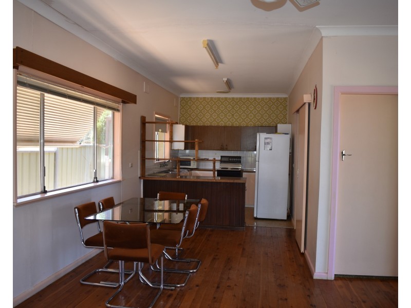 36 Molong Road, Parkes NSW 2870