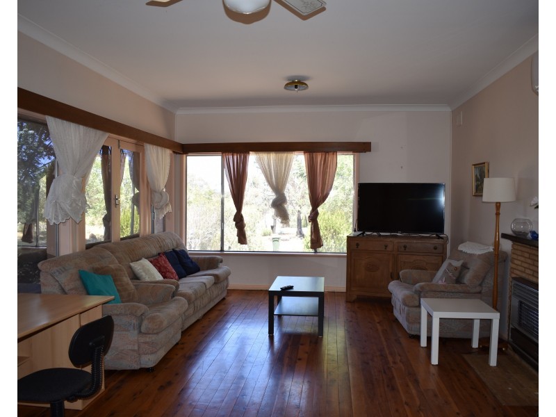 36 Molong Road, Parkes NSW 2870