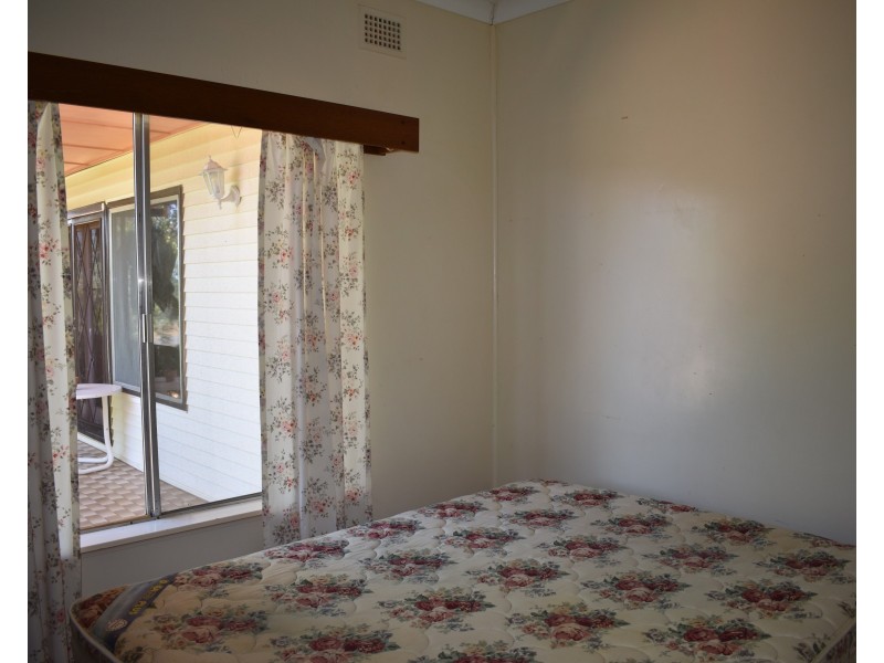 36 Molong Road, Parkes NSW 2870