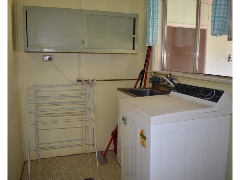 36 Molong Road, Parkes NSW 2870