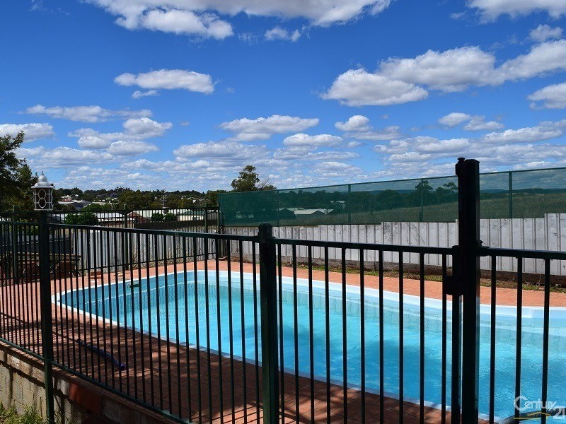5 Fisher Street, Parkes NSW 2870