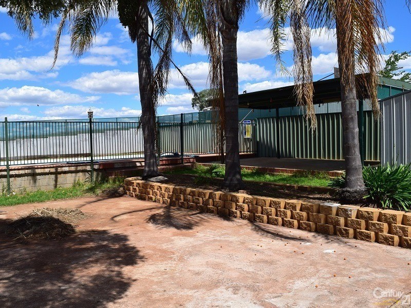 5 Fisher Street, Parkes NSW 2870