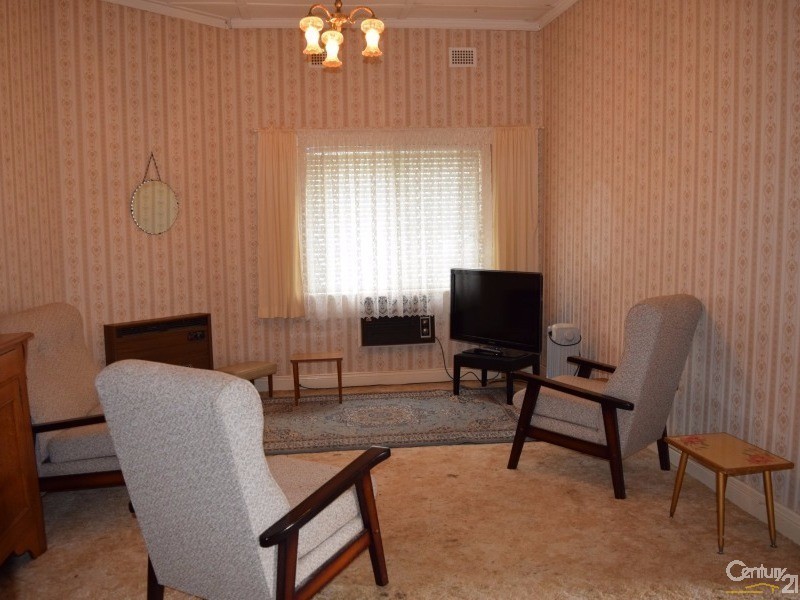 1 Close Street, Parkes NSW 2870