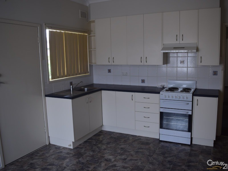 2 Wattle Street, Parkes NSW 2870