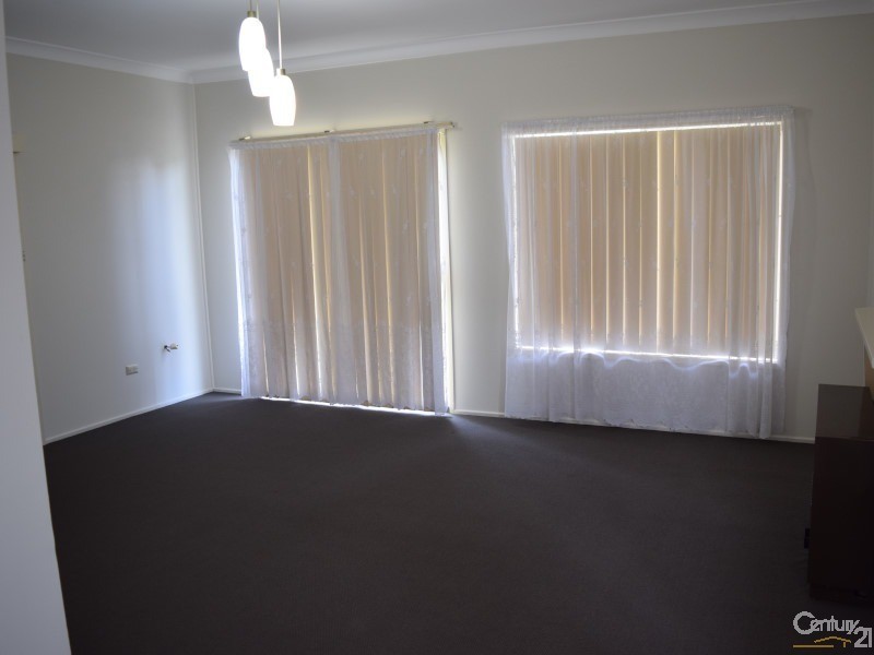 2 Wattle Street, Parkes NSW 2870