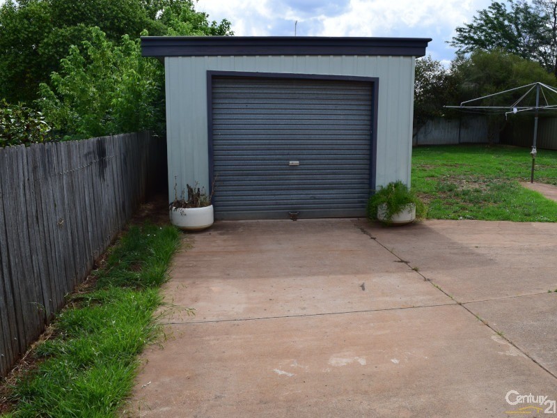 2 Wattle Street, Parkes NSW 2870