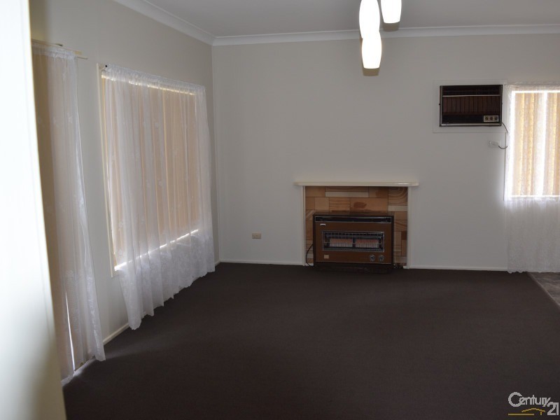 2 Wattle Street, Parkes NSW 2870