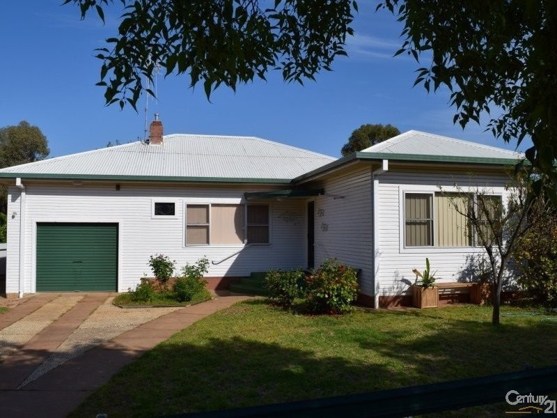 12 Waratah Street, Parkes NSW 2870