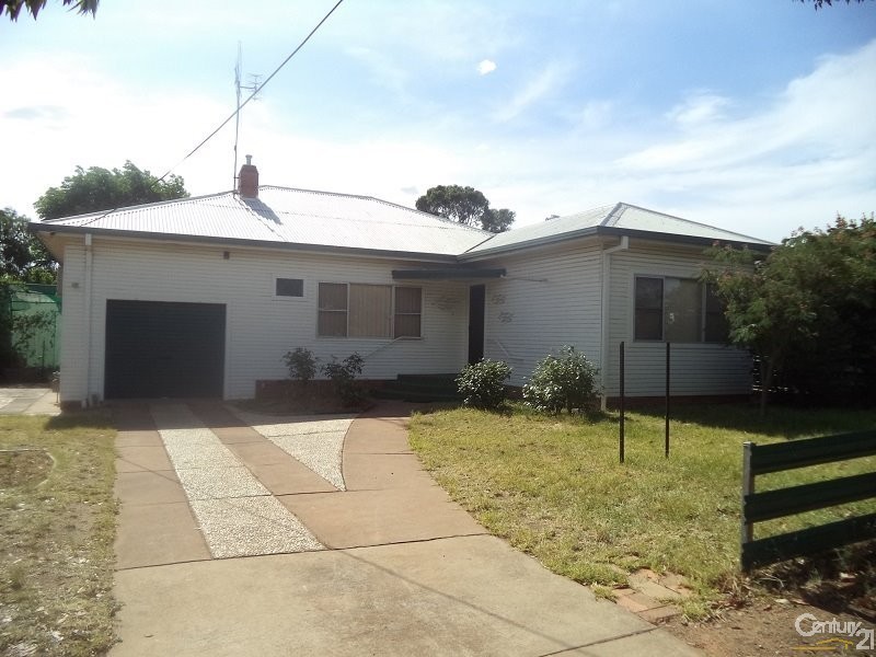 12 Waratah Street, Parkes NSW 2870