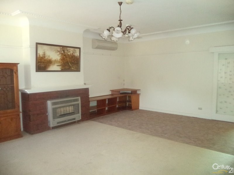 12 Waratah Street, Parkes NSW 2870