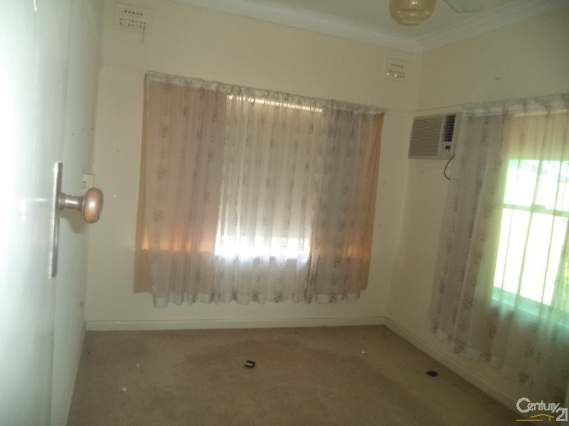 12 Waratah Street, Parkes NSW 2870
