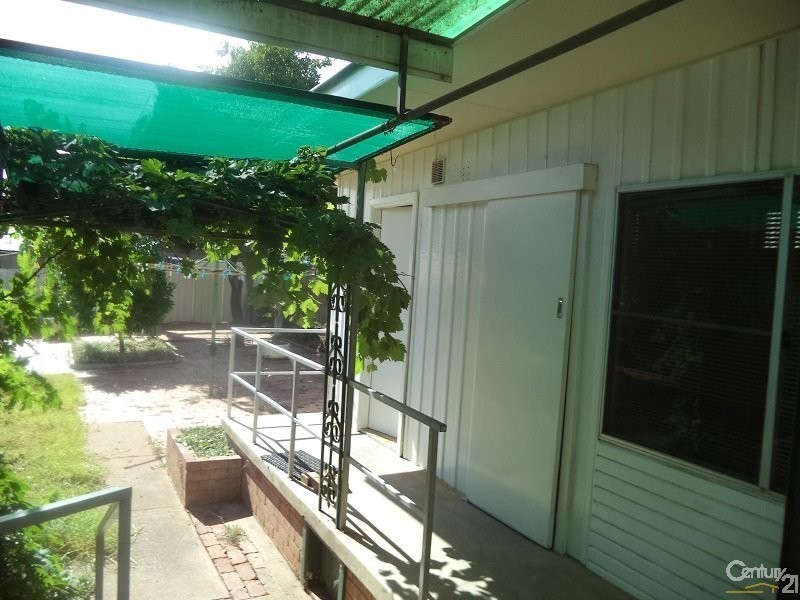 12 Waratah Street, Parkes NSW 2870