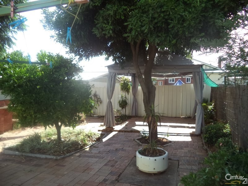 12 Waratah Street, Parkes NSW 2870