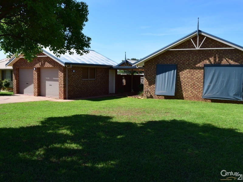 8  Noonan Street, Parkes NSW 2870