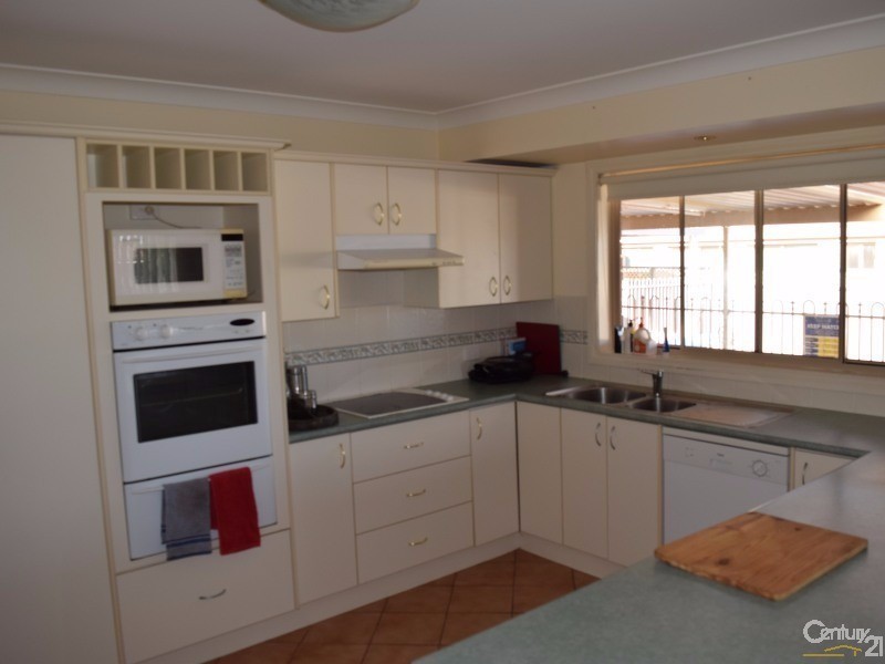 8  Noonan Street, Parkes NSW 2870