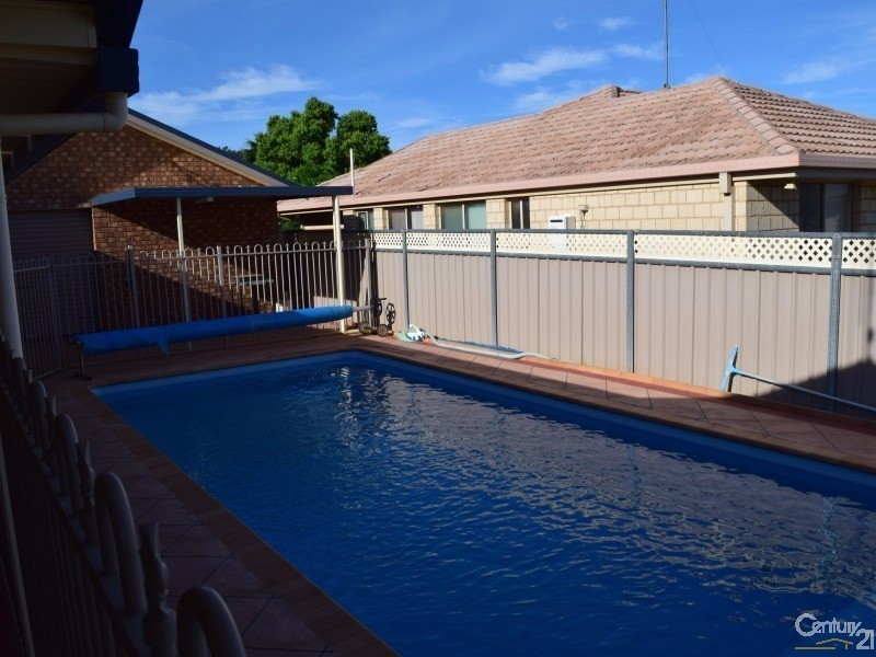 8  Noonan Street, Parkes NSW 2870