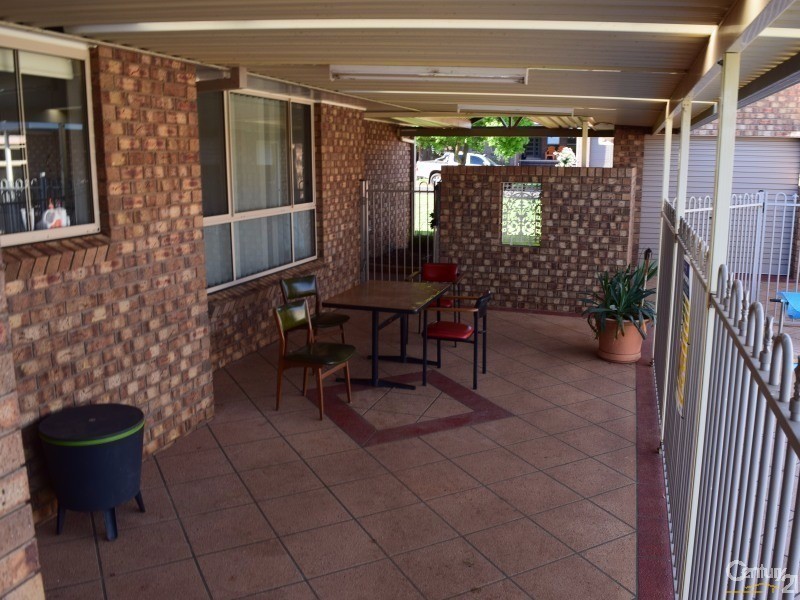 8  Noonan Street, Parkes NSW 2870