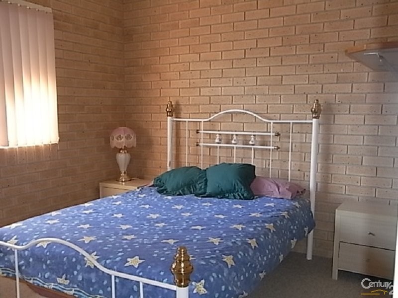2/21  Ebelina Crescent, Parkes NSW 2870