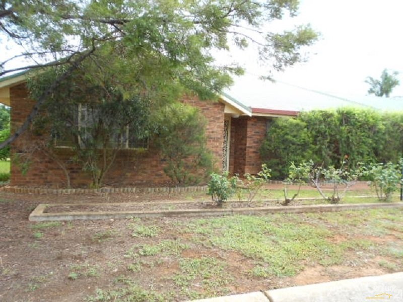 2 Christina Close, Parkes NSW 2870