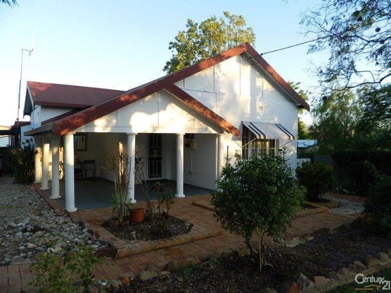 37 East Street, Parkes NSW 2870