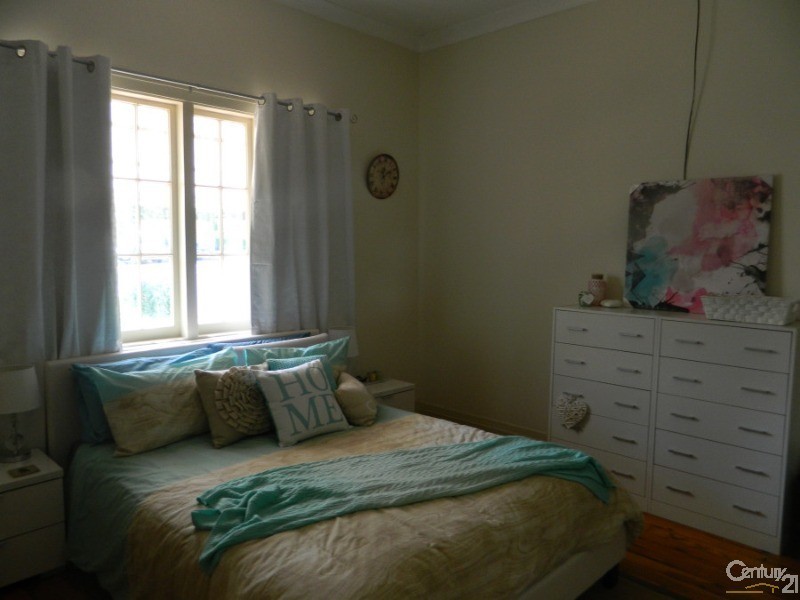 37 East Street, Parkes NSW 2870