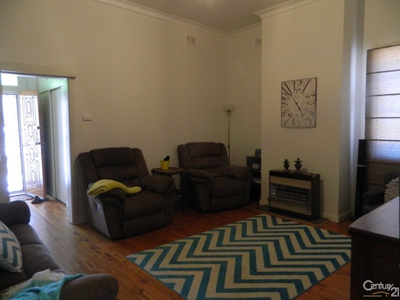 37 East Street, Parkes NSW 2870