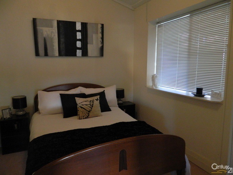 37 East Street, Parkes NSW 2870