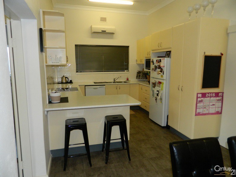 37 East Street, Parkes NSW 2870