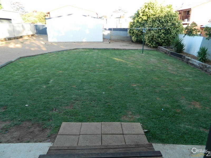 37 East Street, Parkes NSW 2870