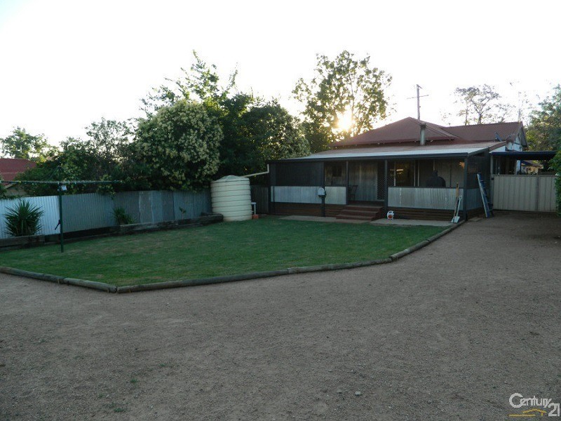 37 East Street, Parkes NSW 2870