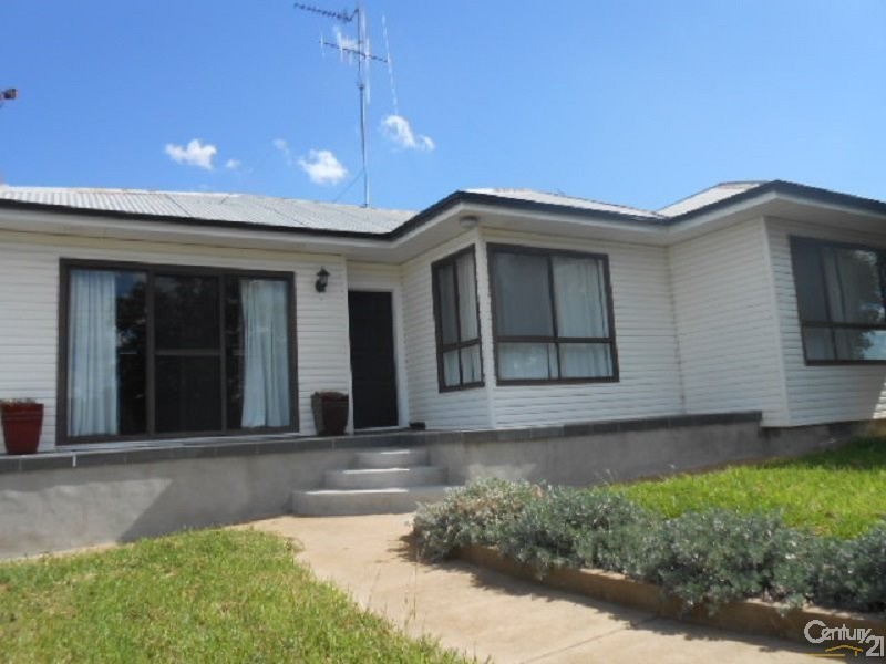 3 Hooley Street, Parkes NSW 2870