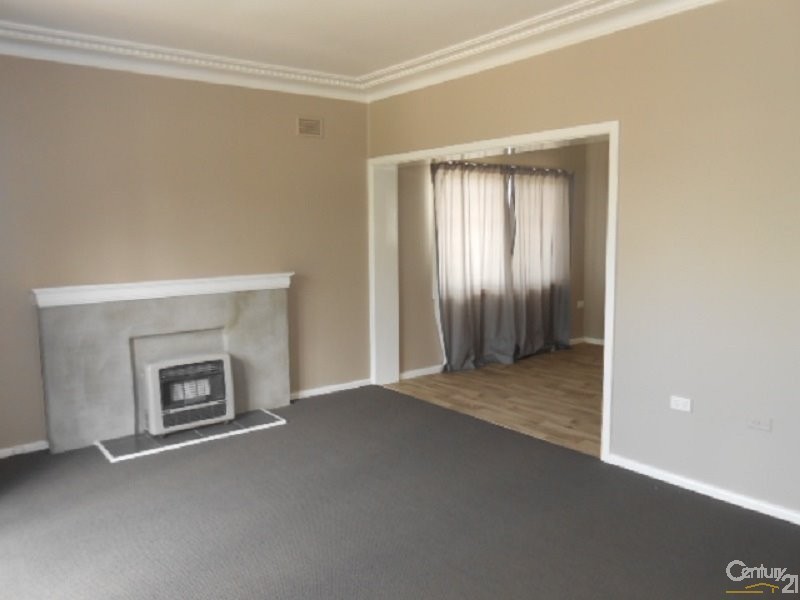 3 Hooley Street, Parkes NSW 2870