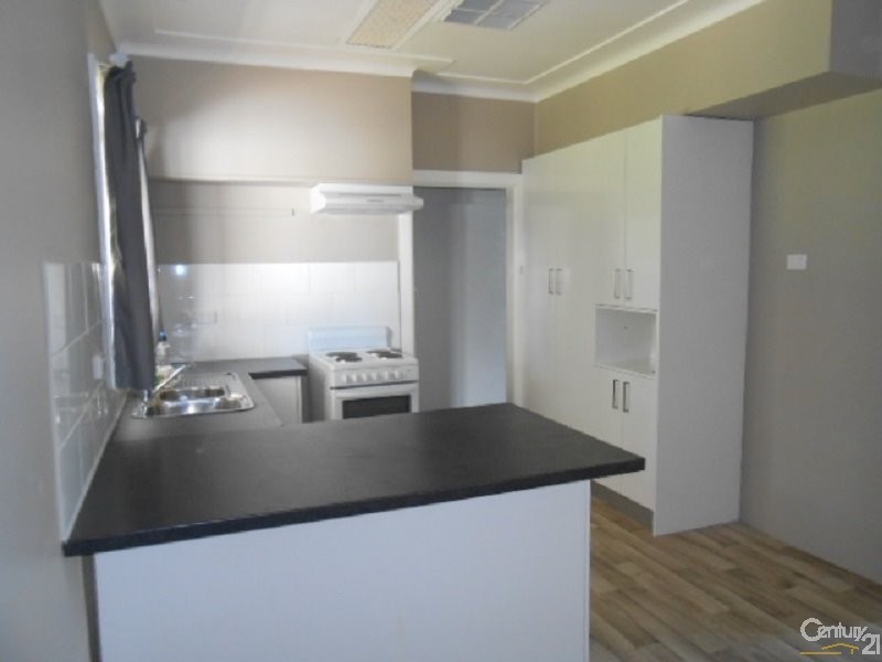 3 Hooley Street, Parkes NSW 2870