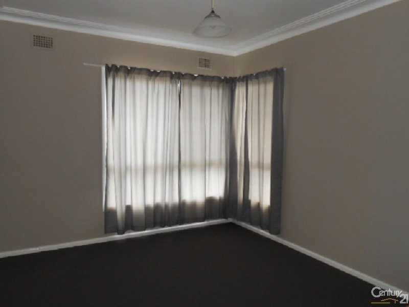 3 Hooley Street, Parkes NSW 2870