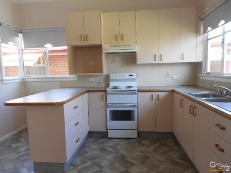 28 Armstrong Street, Parkes NSW 2870