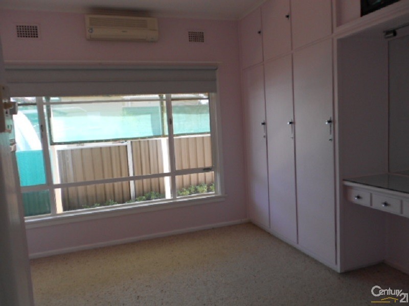 28 Armstrong Street, Parkes NSW 2870