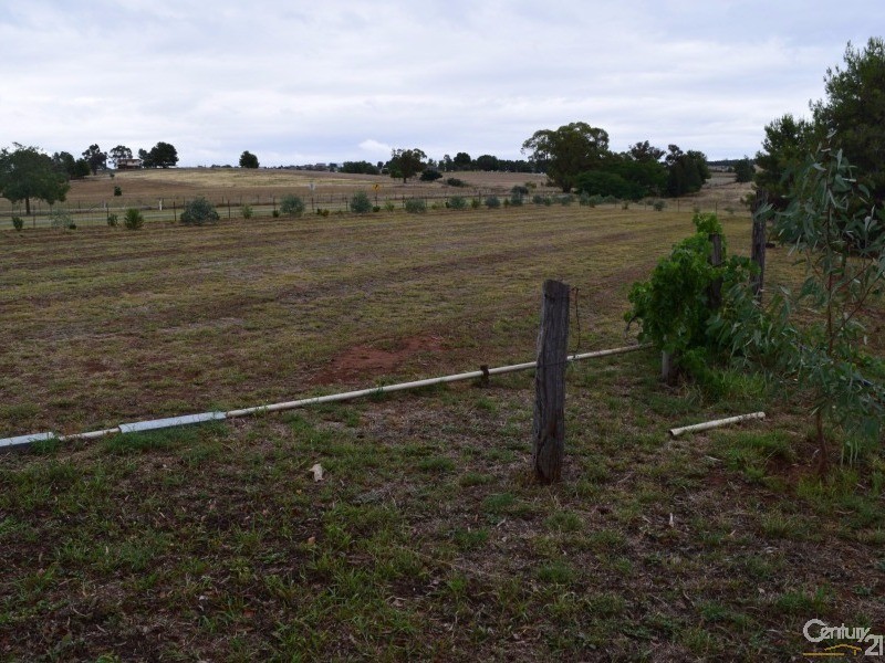 26  Tanks Road, Parkes NSW 2870