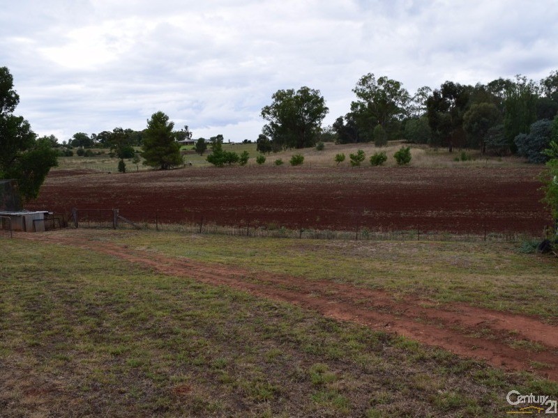 26  Tanks Road, Parkes NSW 2870