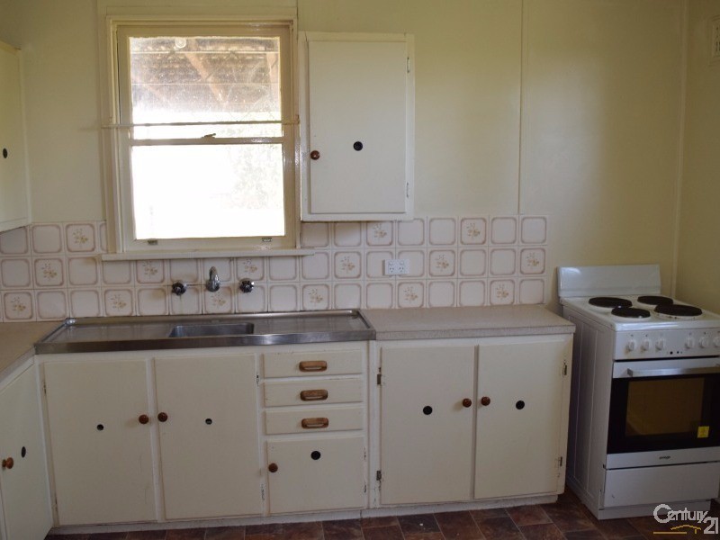 4 Miller Street, Parkes NSW 2870