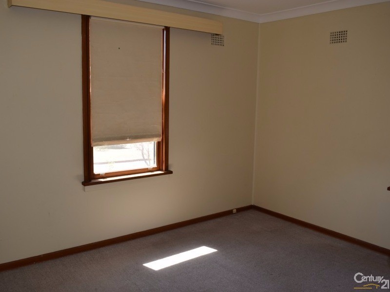 4 Miller Street, Parkes NSW 2870