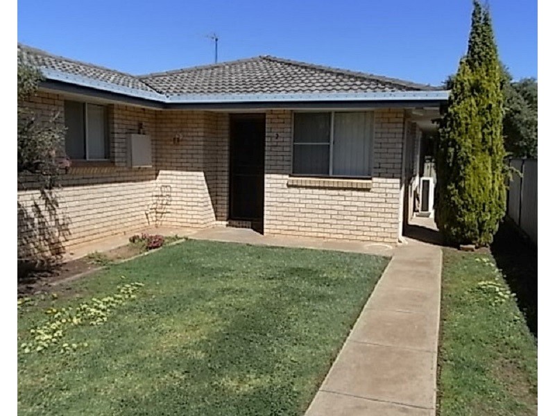 2/28 Middleton Street, Parkes NSW 2870