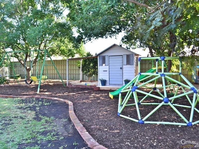 20 Coronation Avenue, Parkes NSW 2870