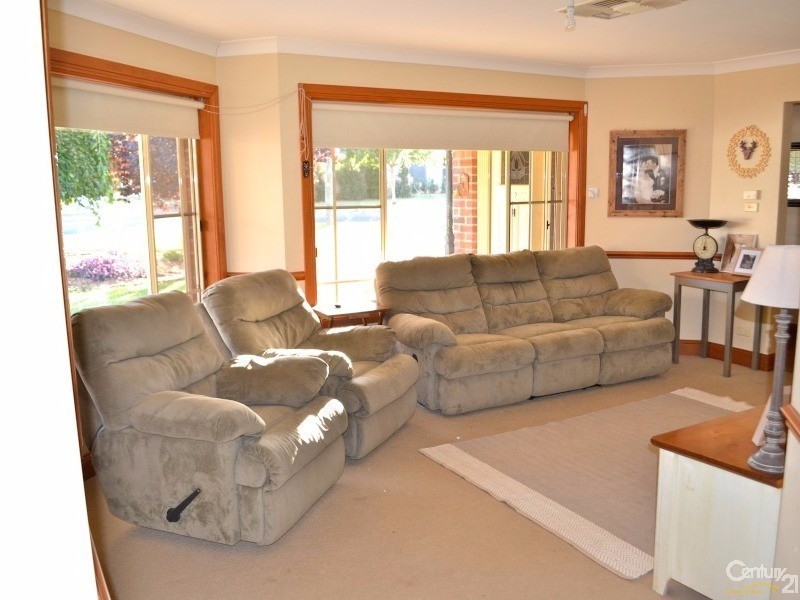 20 Coronation Avenue, Parkes NSW 2870